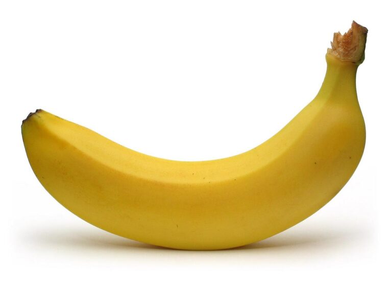 Banana com casca na airfryer